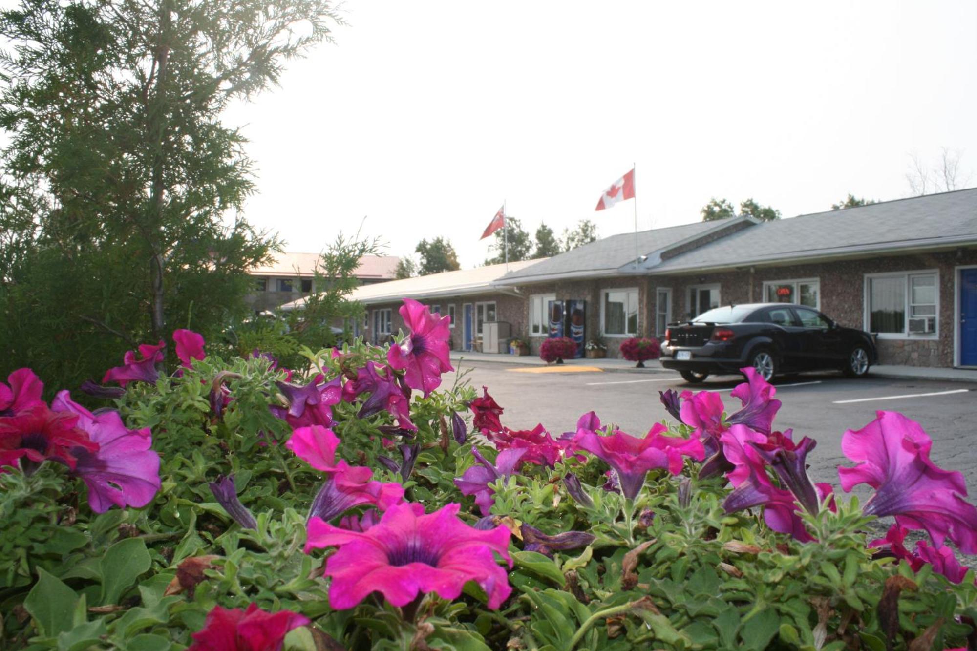 Moonlight Inn And Suites Съдбъри Екстериор снимка