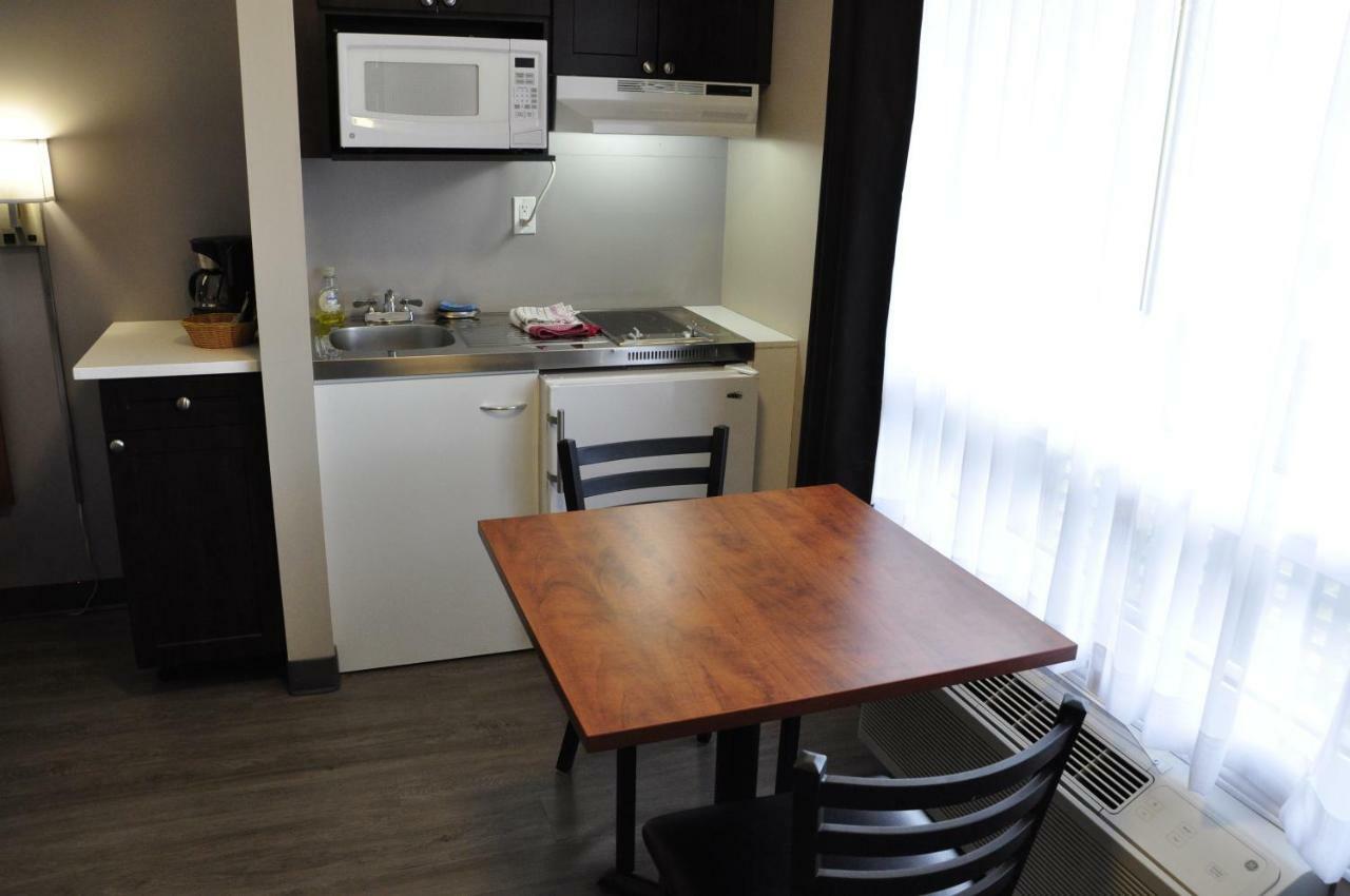 Moonlight Inn And Suites Съдбъри Екстериор снимка